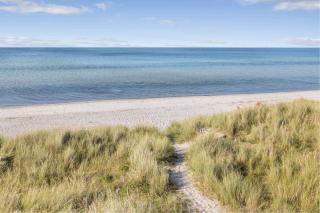 Simple Summer Living In Magical Setting - 3