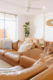 Beachfront Getaway with Views, Pool & Tennis Court - Newcastle - 9