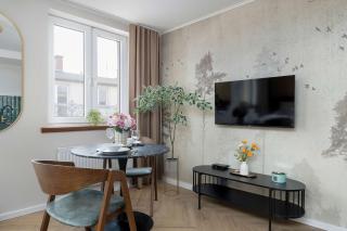 Elegant Studio for 2 Guests Located Near Spodek by Noclegi Renters - 9