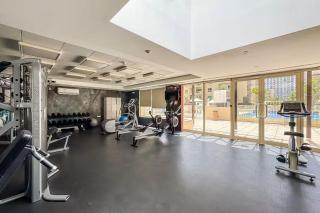 Vogue Vacation Homes, The Greens Al Alka near Mall of the Emirates, One Bedroom Apartment with Balcony and Vibrant community View, Access to all Amenities - 6