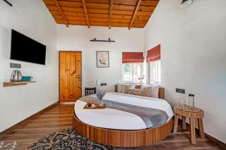 Casa Gaula By ELIVAAS Spanish Theme 4-BHK Cottage with Lawn and Outdoor Sit-Out 20 mins away from Bhimtal Lake - 9