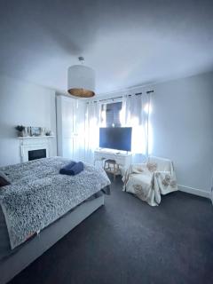 Artsy Minimalist Suite - 6