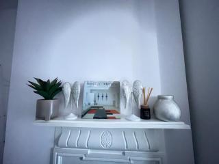 Artsy Minimalist Suite - 8