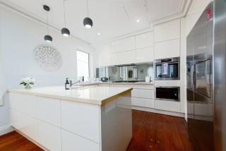 Spacious 3BR Duplex Escape - Free Parking - 3