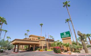 GreenTree Inn & Suites Phoenix Sky Harbor - 9