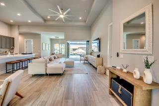 CoralVilla Escape - modern villa with pool, spa, canoes and boat dock - 4
