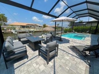 CoralVilla Escape - modern villa with pool, spa, canoes and boat dock - 7