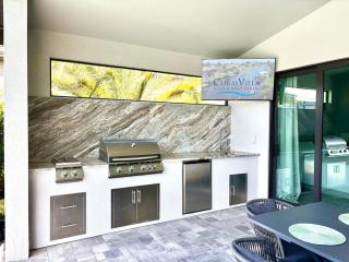 CoralVilla Escape - modern villa with pool, spa, canoes and boat dock - 5