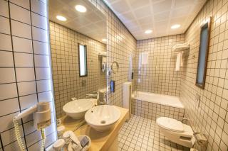 Delhi Hotel Luxe Stay ,Delhi International Airport - 8