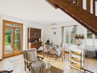 Gîte mitoyen pour 4 avec piscine commune - 8