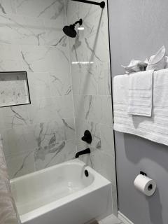 Private Modern Gem Near NRG Stadium & DT Houston - 8