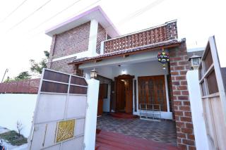 Golden Loom 2BHK Homestay by Homeyhuts - 0