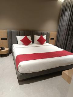 The Red Oak Hotel - 9