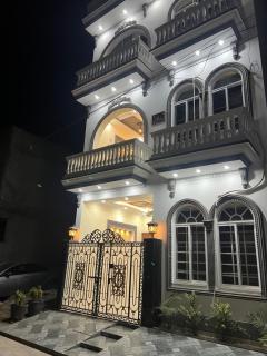 Super Luxury House in Johar Town Lahore - 1