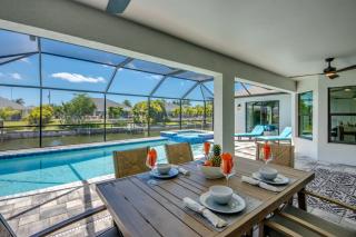 CoralVilla Calm Waters - pool & spa, cozy, on water, BBQ grill - 3