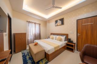 Perfectstayz Om Palace - Near Prem Mandir with Parking - 4