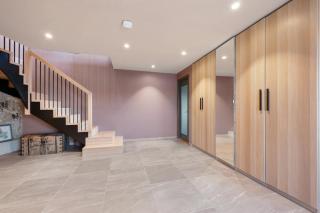 Luxury Seafront Villa with Panoramic Views - 5