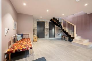 Luxury Seafront Villa with Panoramic Views - 4