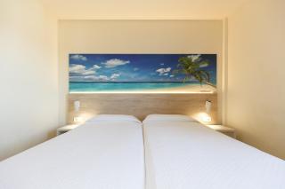 UHC Festival Village - 1