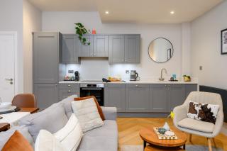 Character filled Courtyard Escape - 1