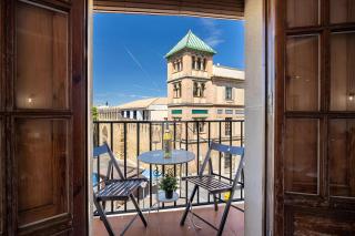 Private Balcony Walk to Mezquita Alcázar - 4