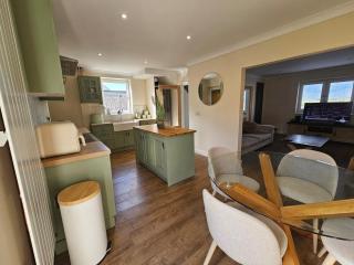 Cosy Home Away From Home - 0