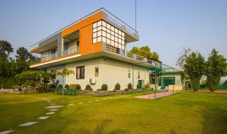 ELIVAAS Aarul Farm 3-BHK Pet-friendly With Kids Room, Pvt Pool, Gazebos & Game Zone - 9