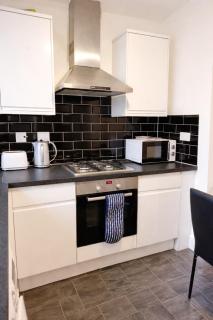 Spacious 2BR Apartment I 3-Min Walk to Mile End Station I Sleeps 5 I Near Queen Mary Uni - 8