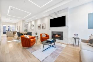 Sleeps 12 Downtown Entire home with rooftop - 5