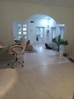 Beautiful 1-bedroom Apartment-Suite near Airport - 2