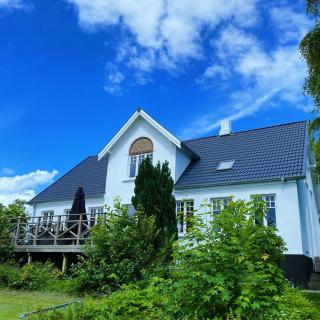Farmhouse in idyllic settings - 0