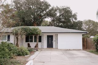 3 bdr house, Screened in Lanai, 3mi to Siesta Key - 2