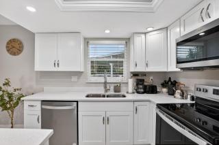 Relaxing 2BR Fort Myers Getaway Near Beaches apts - 2