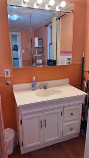 Nice 1BR, 2nd floor, central AC - 3