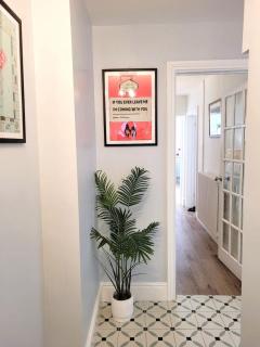 Fabulous Apartment by Montpellier Gardens & Ivy - 4
