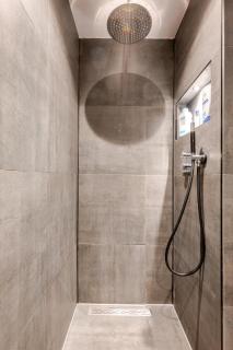 SM Center located room on the canal - 3