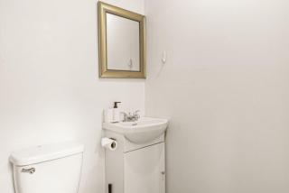 5BR Family Home in Vancouver - Near Richmond & Airport - 9