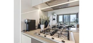 Waterfront 2-Bedroom Apartment with Pool, Gym & Free Parking - 1