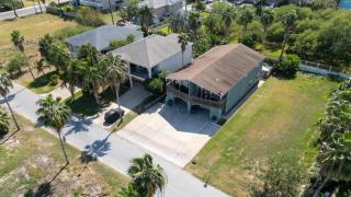 Unique 2 in 1 BayViews Pool condo - 0