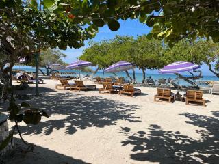 Hotel Carey Beach Baru - 0