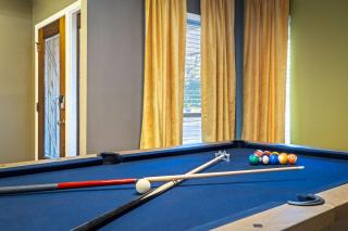 Ultimate Getaway Pool Game Room Sleeps 12 - 6