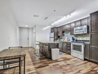 Luxury Apt W/Parking CityView|Pool| Gym|PoolTable - 3