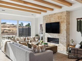 Modern Chalet w Stunning Mountain Views - 2