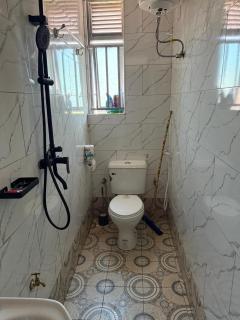 One bedroom apartment in Jinja with Lake Victoria views - 8