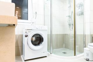 Modern Apartment Steps from Shops & Center - 7