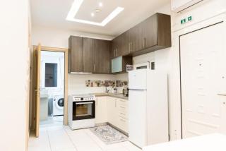 Modern Apartment Steps from Shops & Center - 3