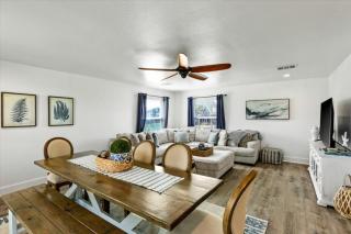Cozy Coastal Home, Minutes from the Beach - 7