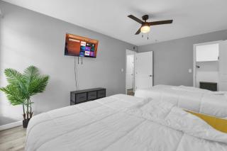 Cozy 2BR Escape close to Dining and Nightlife with WiFi - 6