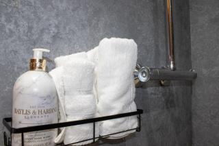 Traditional 2 Bedroom, Stirling. - 2