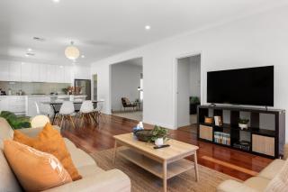 St Georges Gem - Spacious and Well-located Family Stay - 9